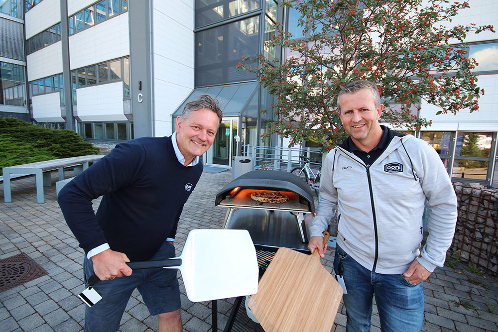 Anders og Per opplever stor suksess med sitt agentur på Ooni pizzaovner.