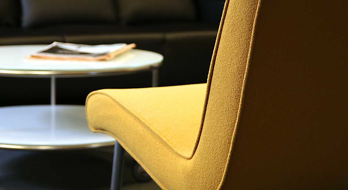 Detaljbilde gul stol