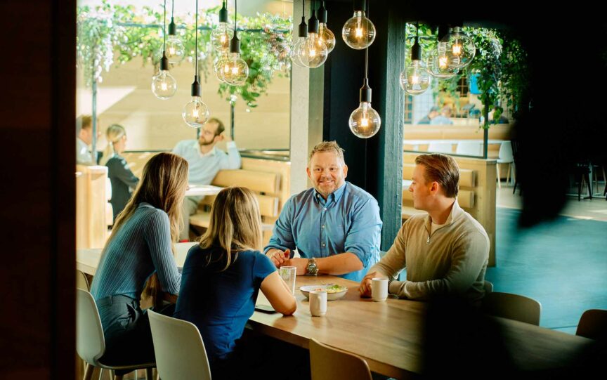 I vår kantine og sosiale soner kan du ta en kaffeprat med en kollega. 